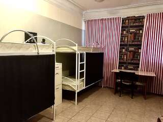 Хостелы Mr.Хаус Днепр Спальное место на двухъярусной кровати в общем номере для женщин-3