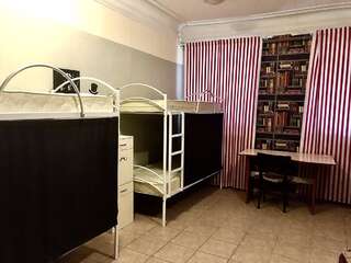 Хостелы Mr.Хаус Днепр Спальное место на двухъярусной кровати в общем номере для женщин-1
